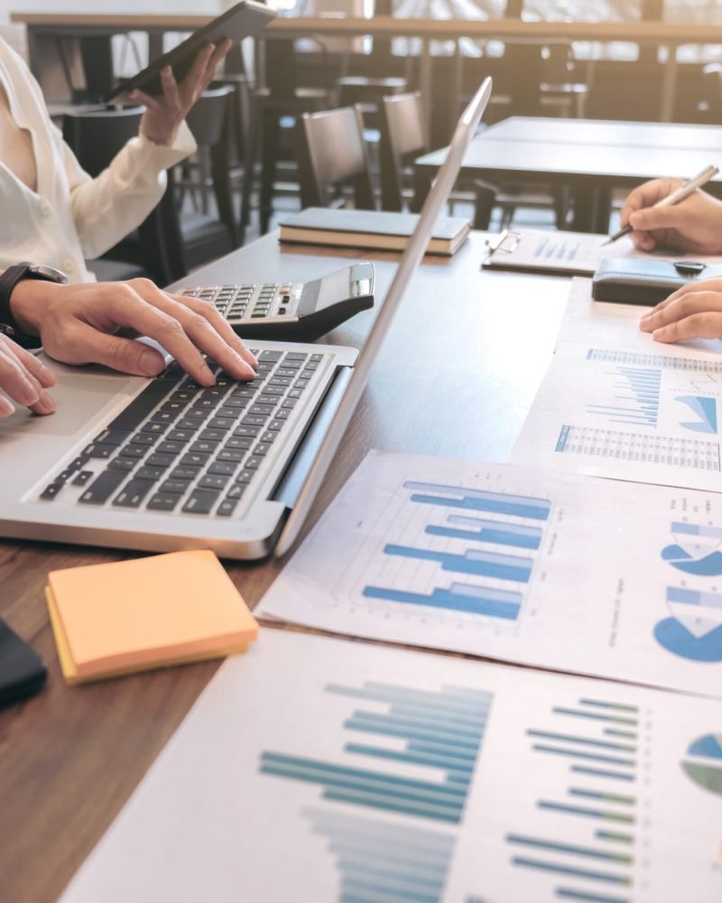 Startup business people group meeting, Young creative coworkers team working and discussing new plan project in office, entrepreneurs, brainstorming, Teamwork, analyze plans, professional investor.